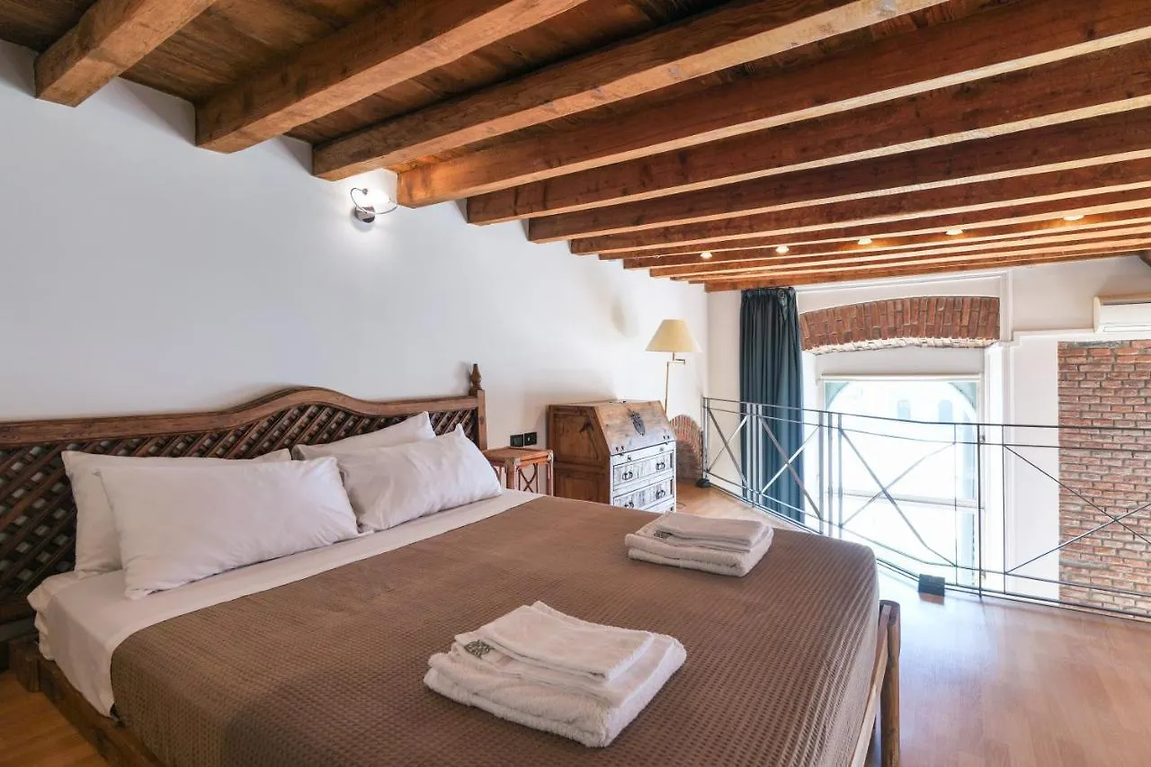 Duomo Cathedral View - Luxury Apartment 米兰 0*,  意大利