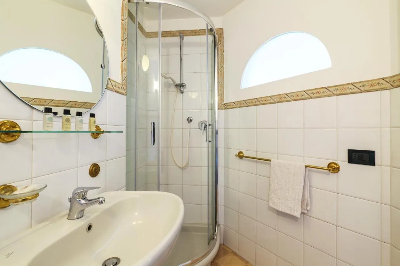 Duomo Cathedral View - Luxury Apartment Mailand 0*,  Italien